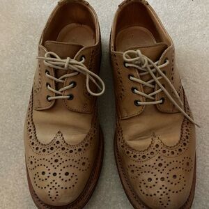 Sanders a UK shoe brand. Nice men’s wing tip oxfords. Clean and excellent